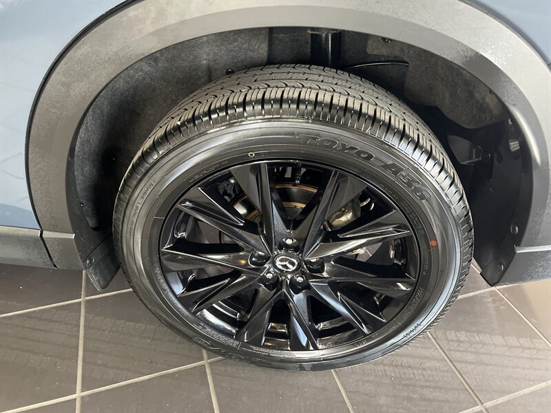 Vehicle image 9 of 33