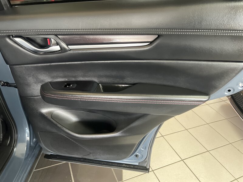 Vehicle image 29 of 33