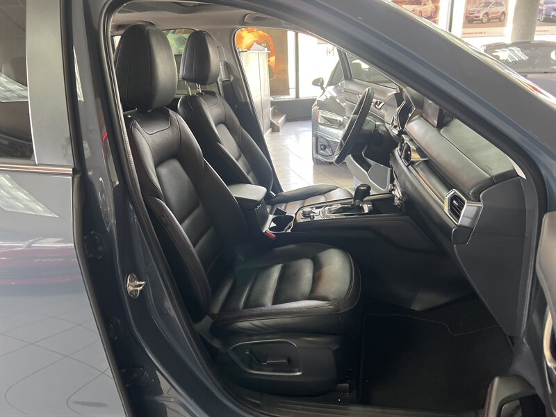 Vehicle image 15 of 33