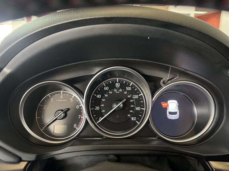 Vehicle image 22 of 33