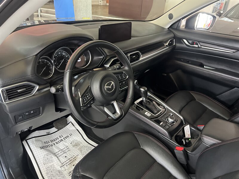 Vehicle image 19 of 33