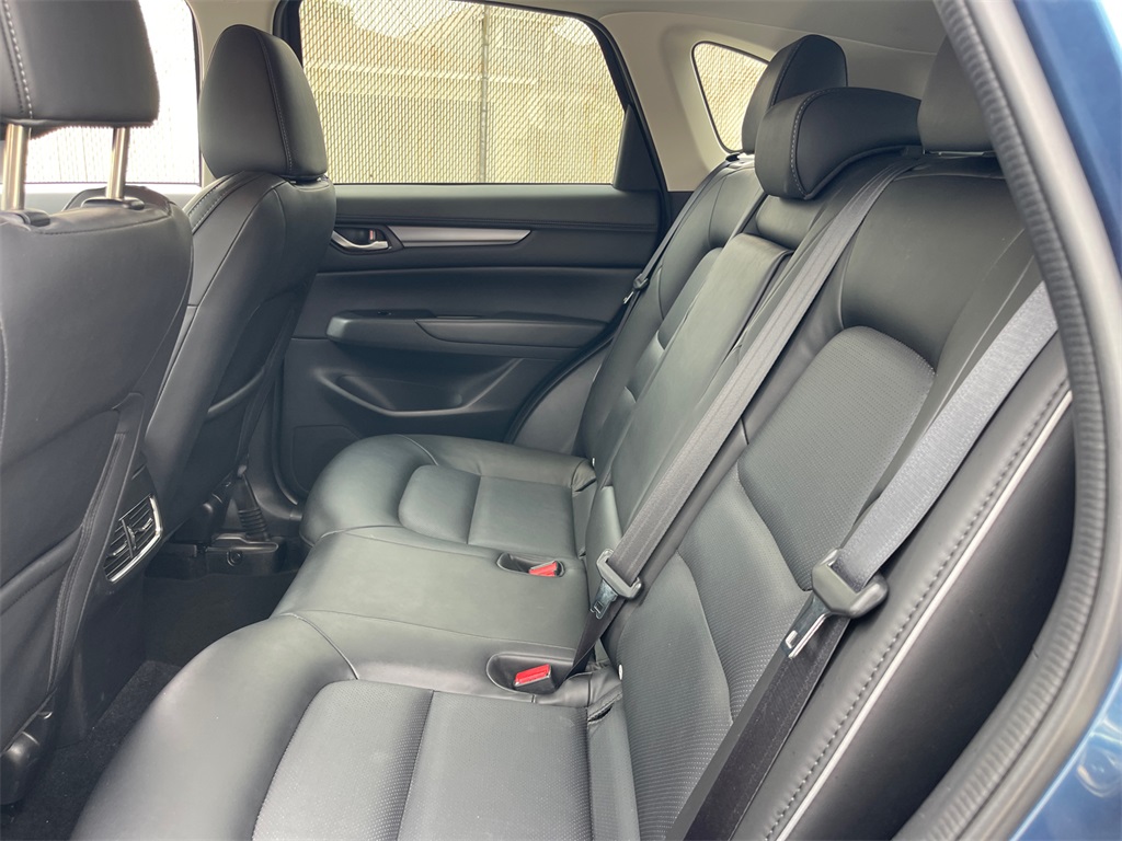 Vehicle image 25 of 40