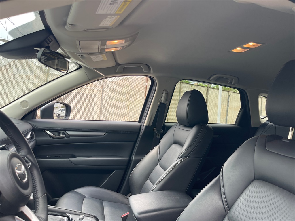 Vehicle image 16 of 40