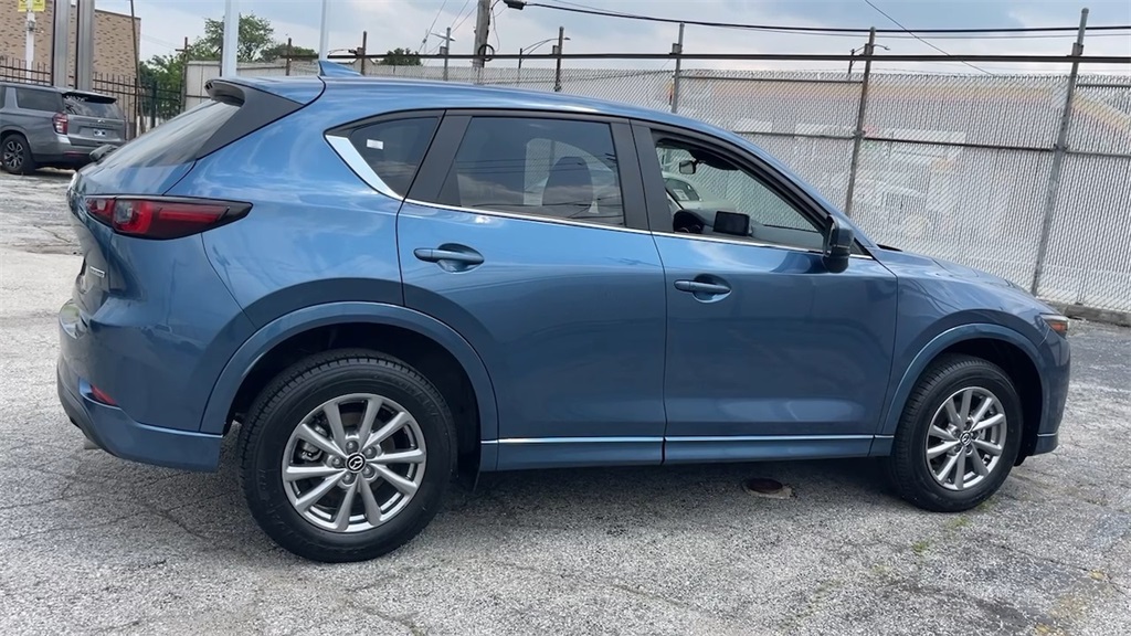 Vehicle image 8 of 40