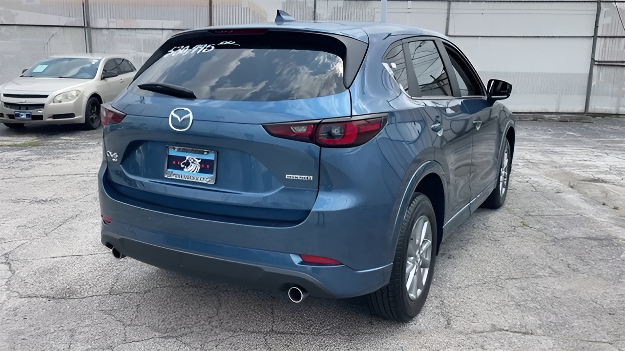 Vehicle image 37 of 40