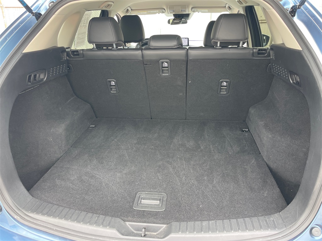 Vehicle image 27 of 40