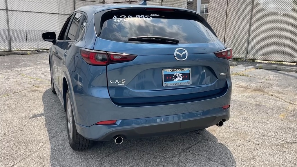 Vehicle image 28 of 40