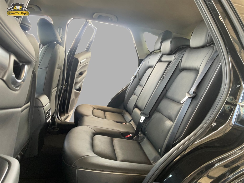 Vehicle image 21 of 60