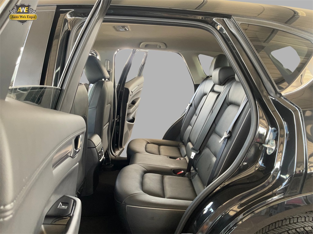 Vehicle image 26 of 60