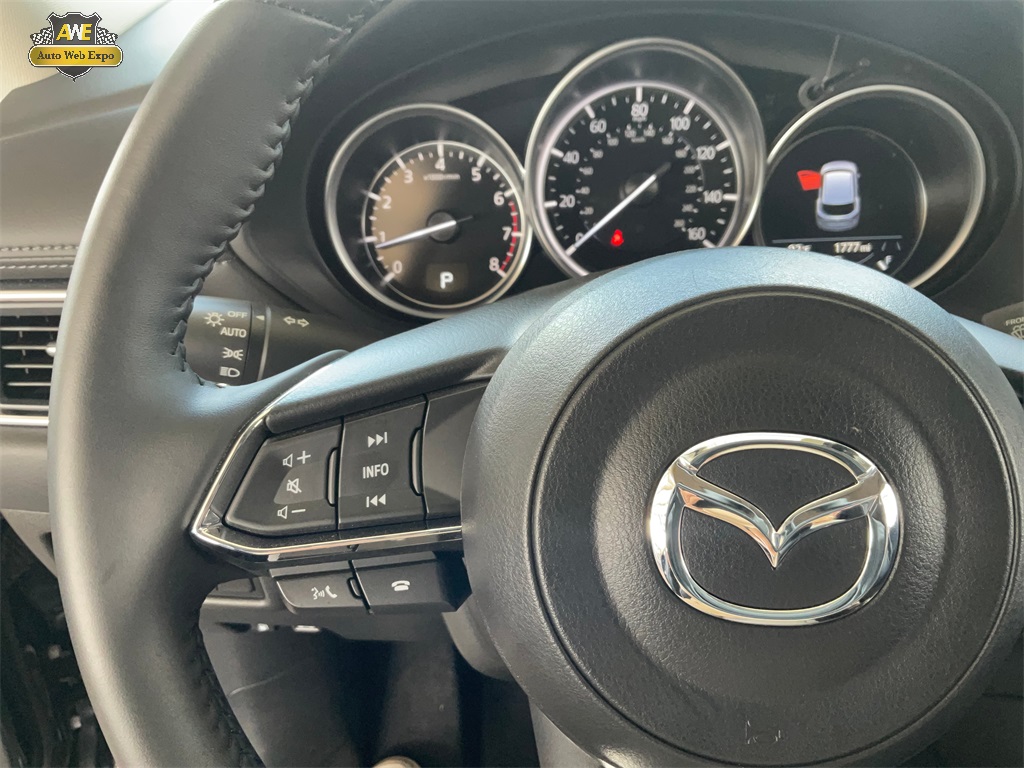 Vehicle image 32 of 60