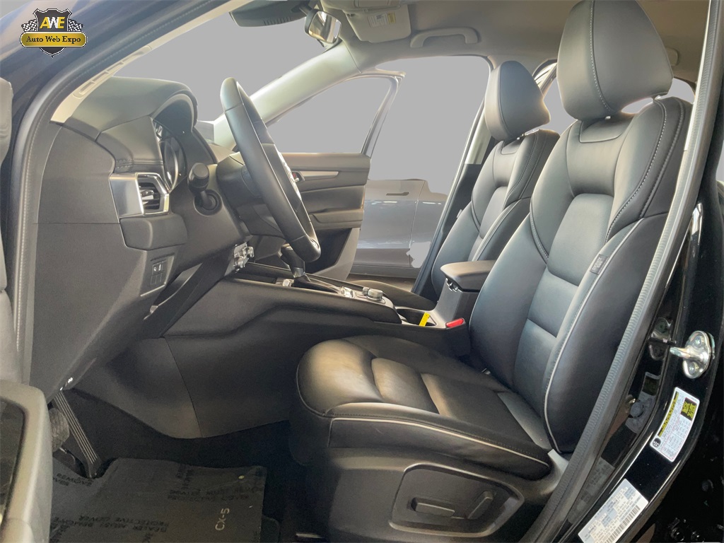 Vehicle image 16 of 60