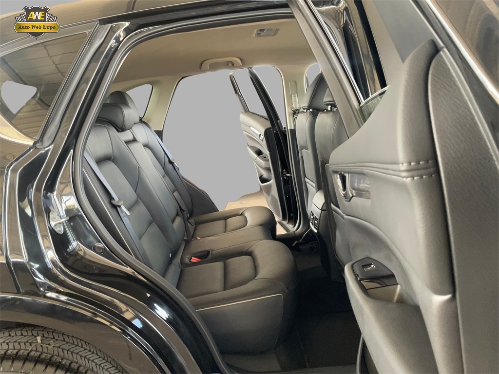 Vehicle image 24 of 60