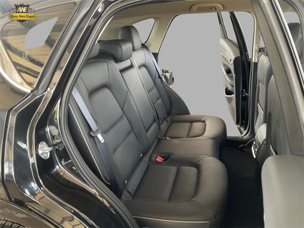 Vehicle image 19 of 60