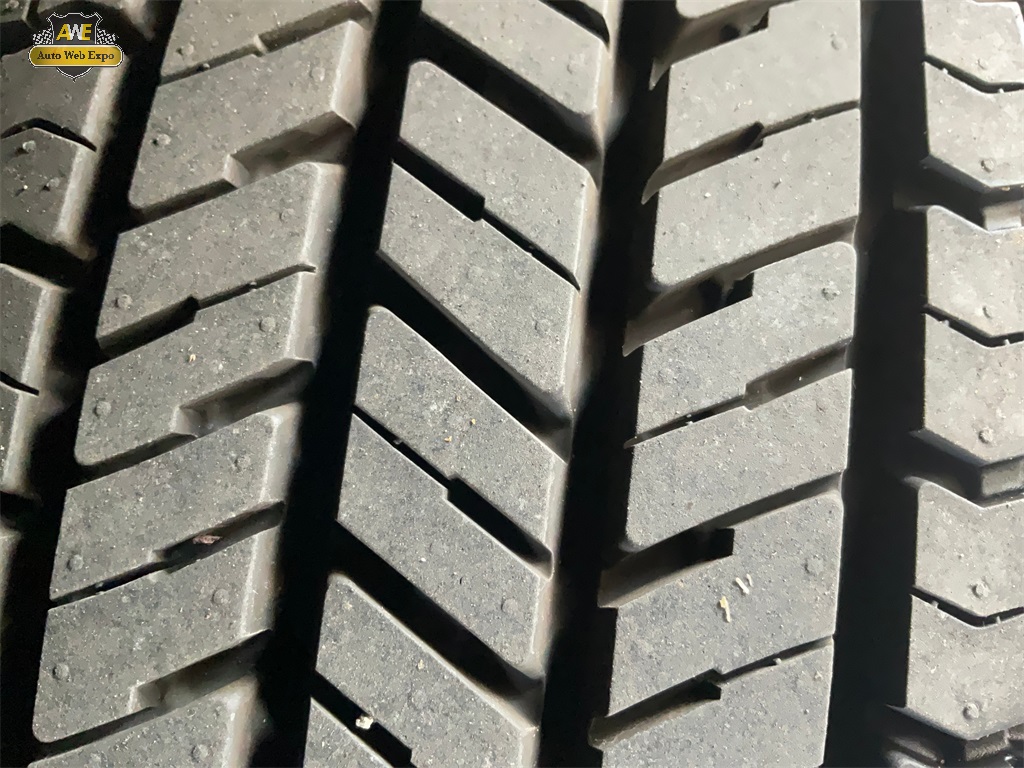 Vehicle image 53 of 60