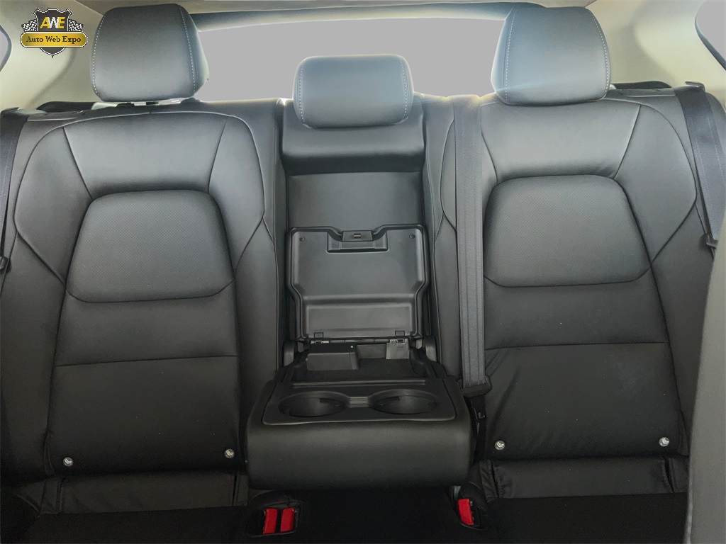 Vehicle image 23 of 60