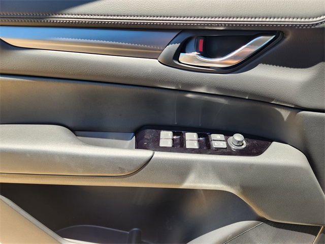 Vehicle image 17 of 22
