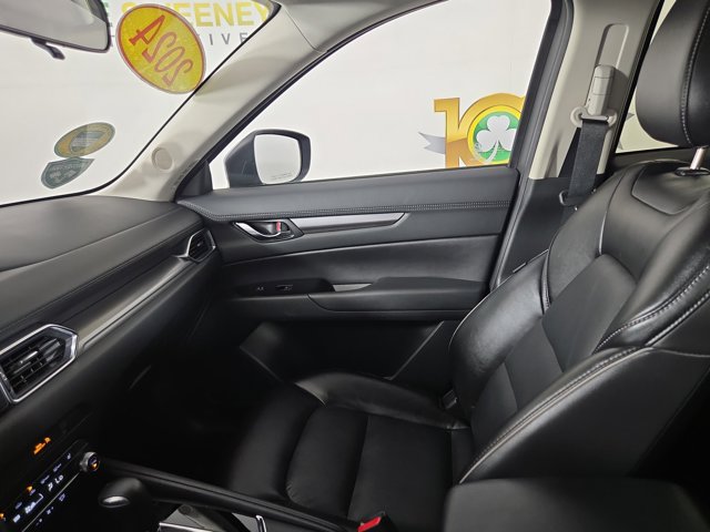 Vehicle image 25 of 33
