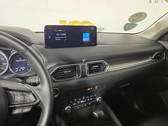 Vehicle image 23 of 33