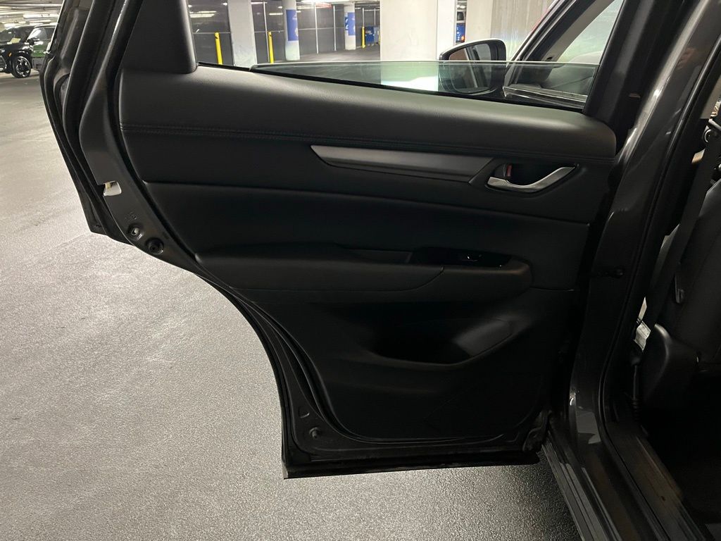 Vehicle image 31 of 38