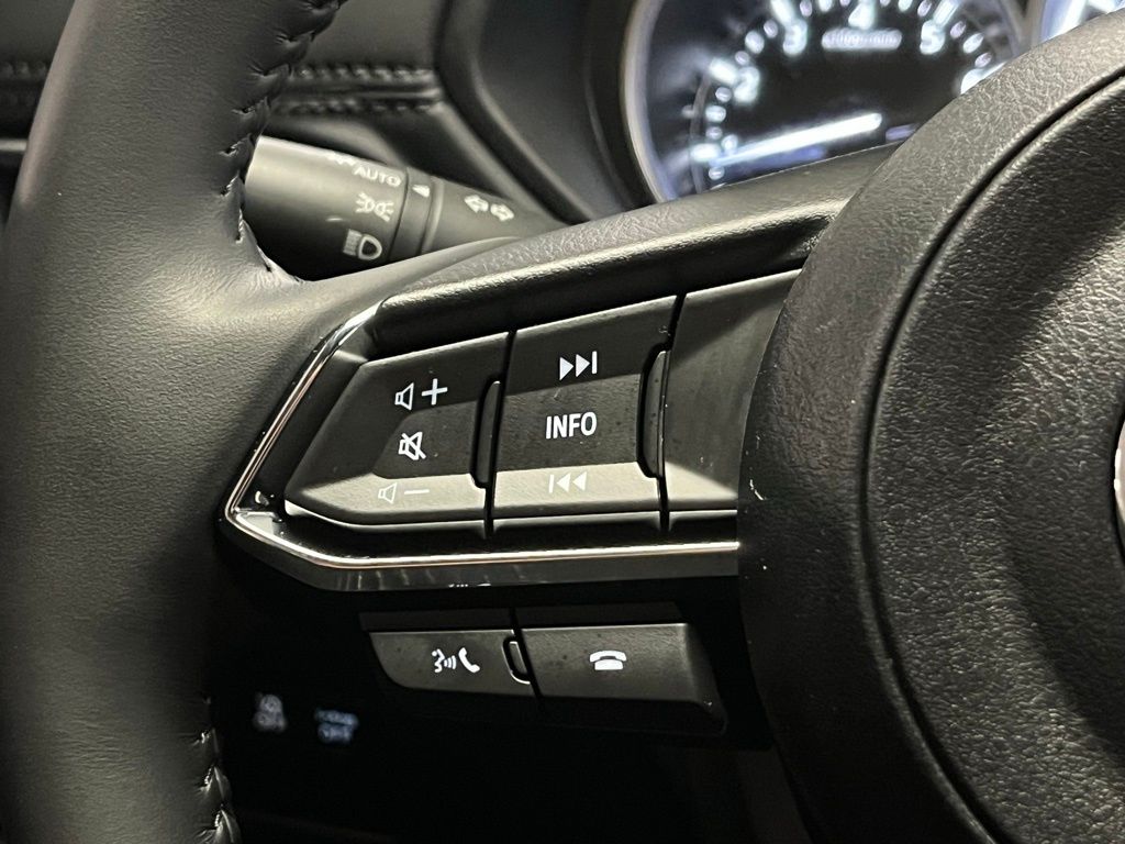 Vehicle image 32 of 38