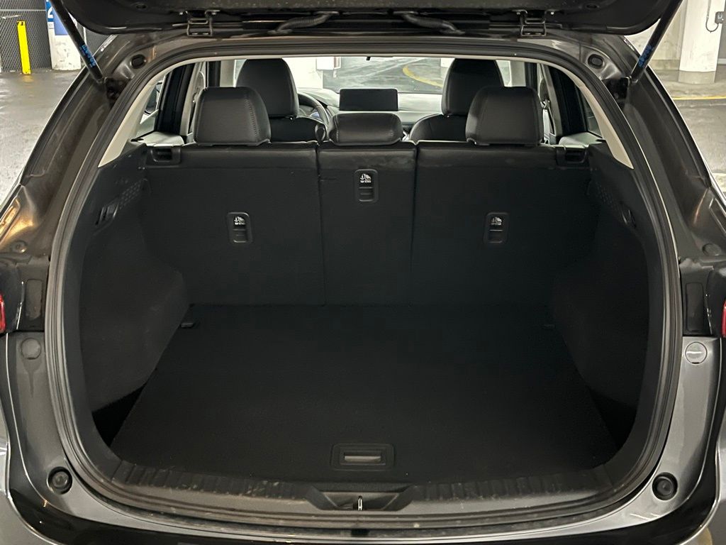 Vehicle image 11 of 38