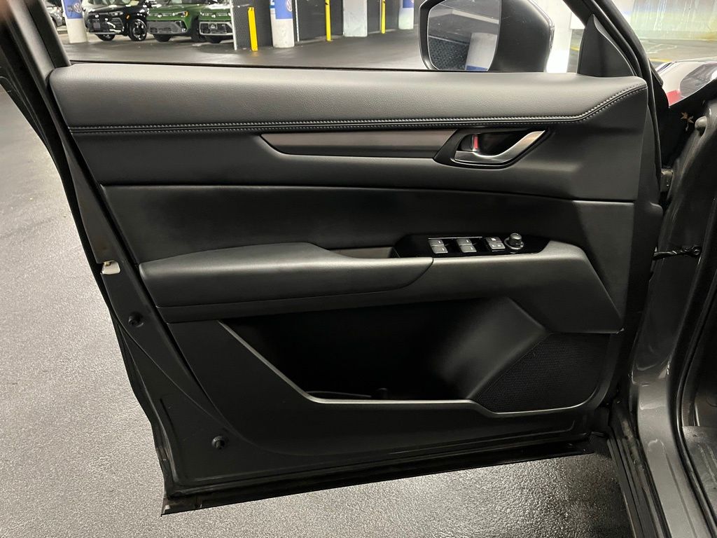 Vehicle image 23 of 38