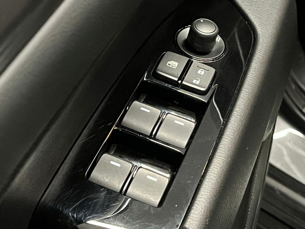 Vehicle image 34 of 38