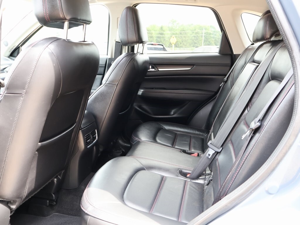 Vehicle image 19 of 42