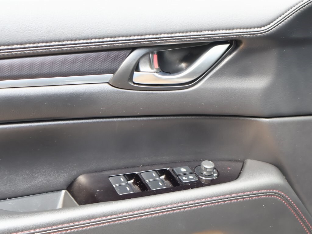 Vehicle image 23 of 42