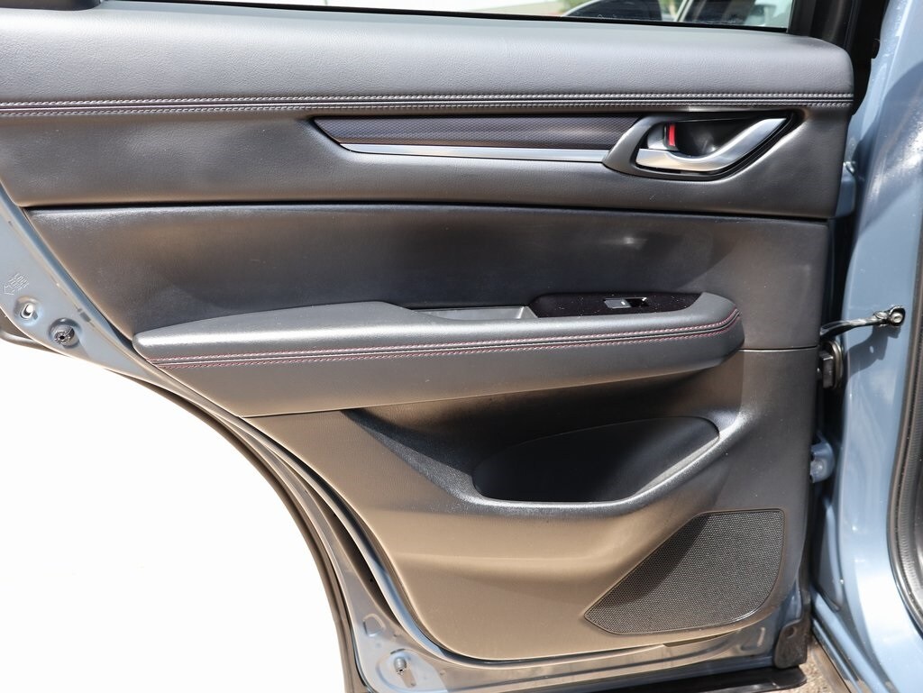 Vehicle image 18 of 42