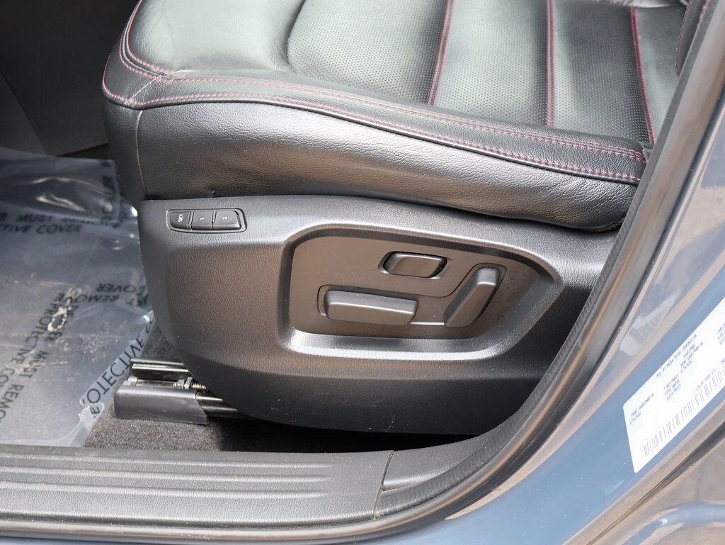 Vehicle image 25 of 42