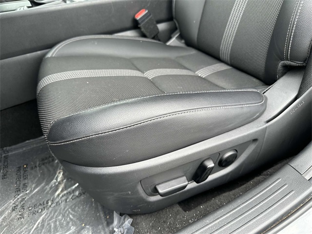 Vehicle image 25 of 26