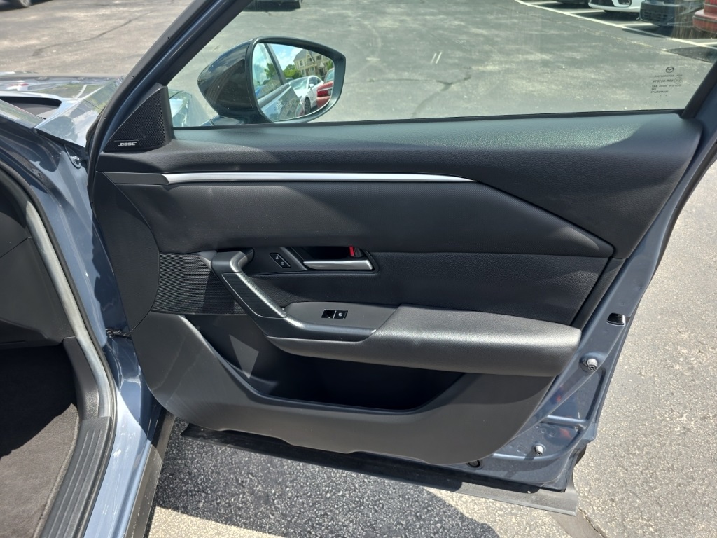 Vehicle image 22 of 28