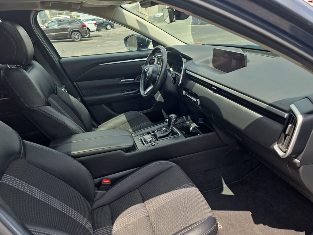 Vehicle image 16 of 28