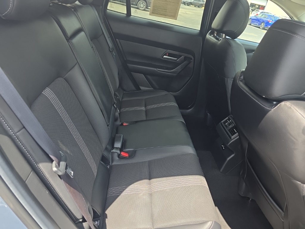 Vehicle image 14 of 28