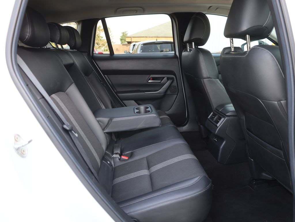 Vehicle image 21 of 40
