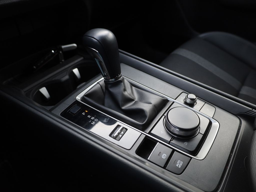 Vehicle image 34 of 40