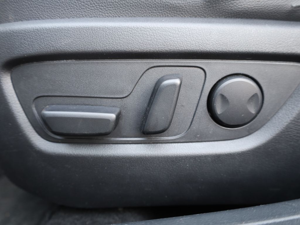 Vehicle image 30 of 40