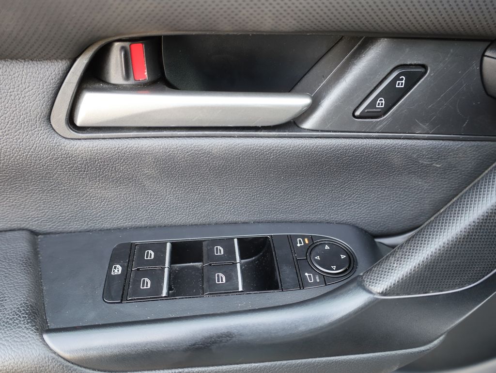 Vehicle image 17 of 40