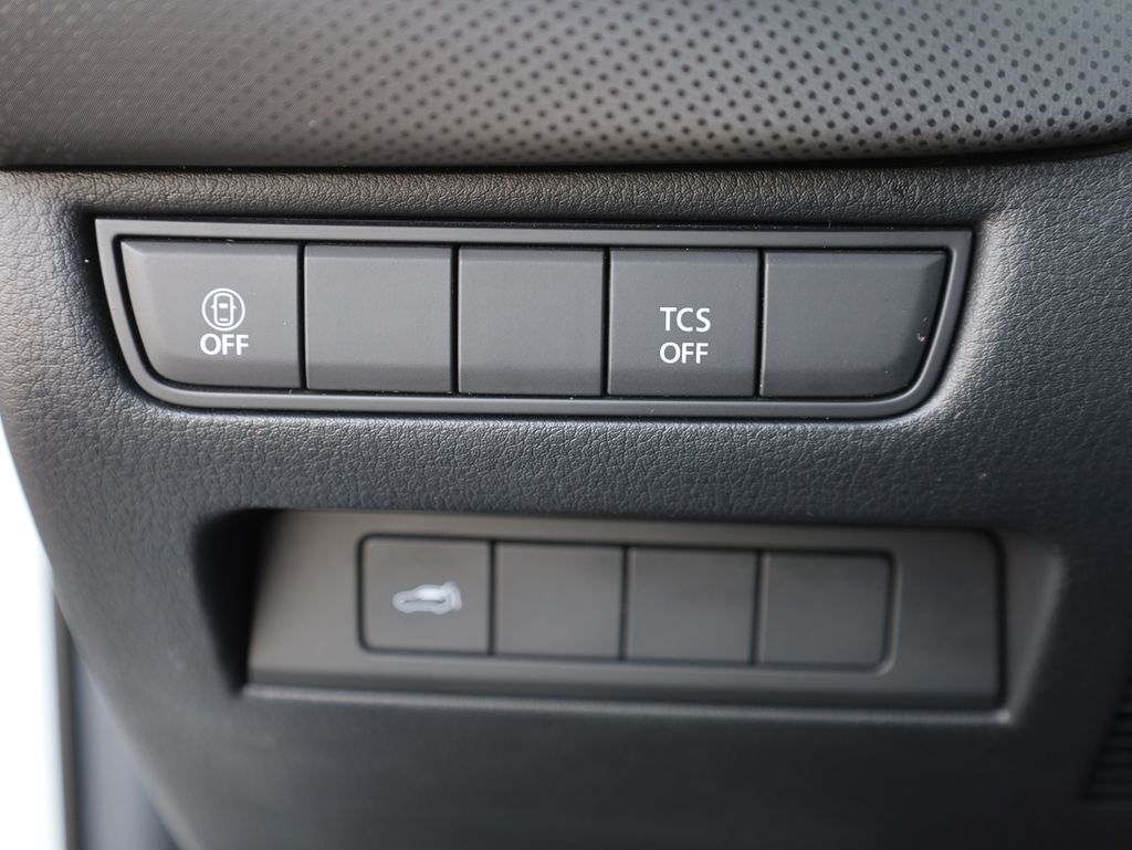 Vehicle image 32 of 40