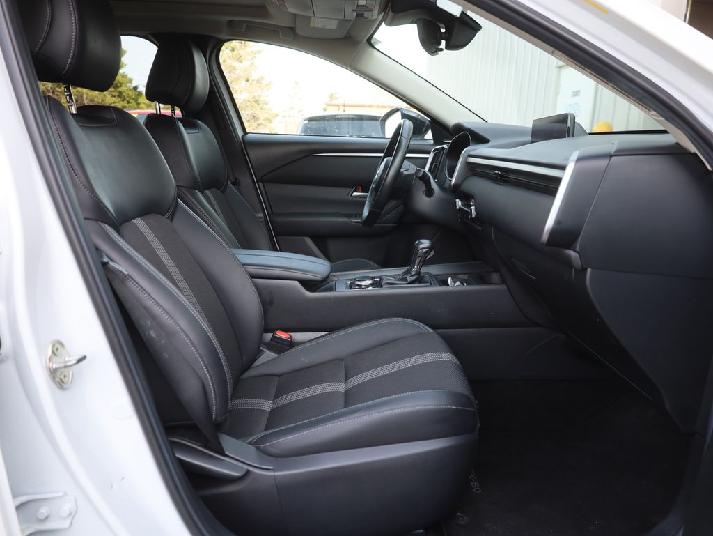 Vehicle image 18 of 40