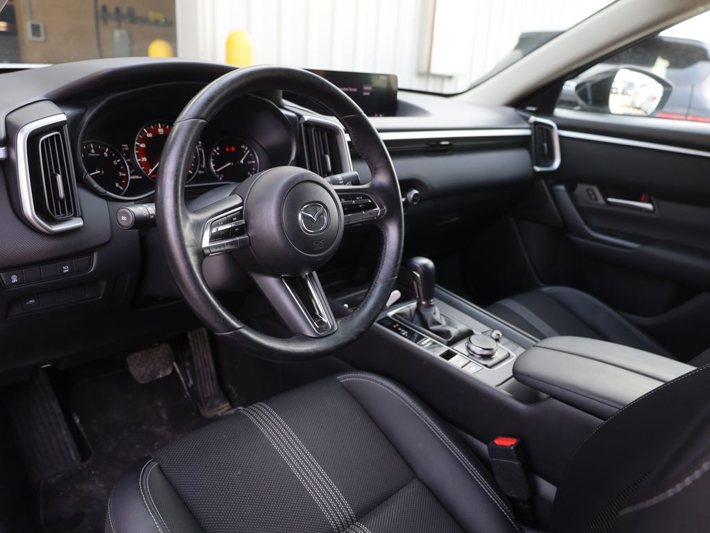 Vehicle image 31 of 40