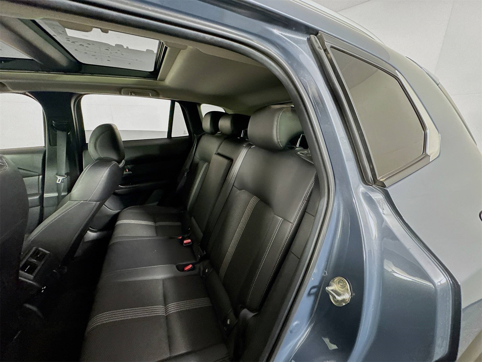 2024 Mazda CX-50 2.5 S Premium Package Image 12 of 22