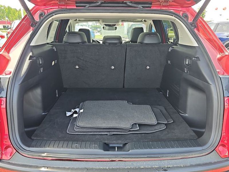 2024 Mazda CX-50 2.5 S Premium Package Image 9 of 30