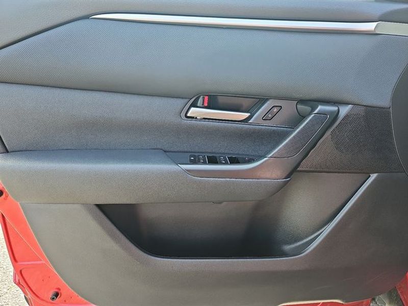 2024 Mazda CX-50 2.5 S Premium Package Image 21 of 30