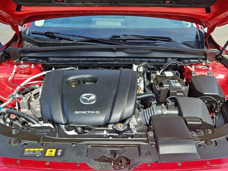 2024 Mazda CX-50 2.5 S Premium Package Image 7 of 30