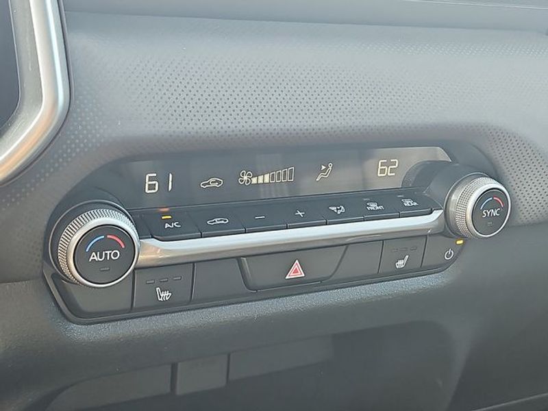 2024 Mazda CX-50 2.5 S Premium Package Image 26 of 30