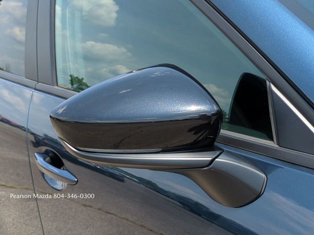 Vehicle image 21 of 26
