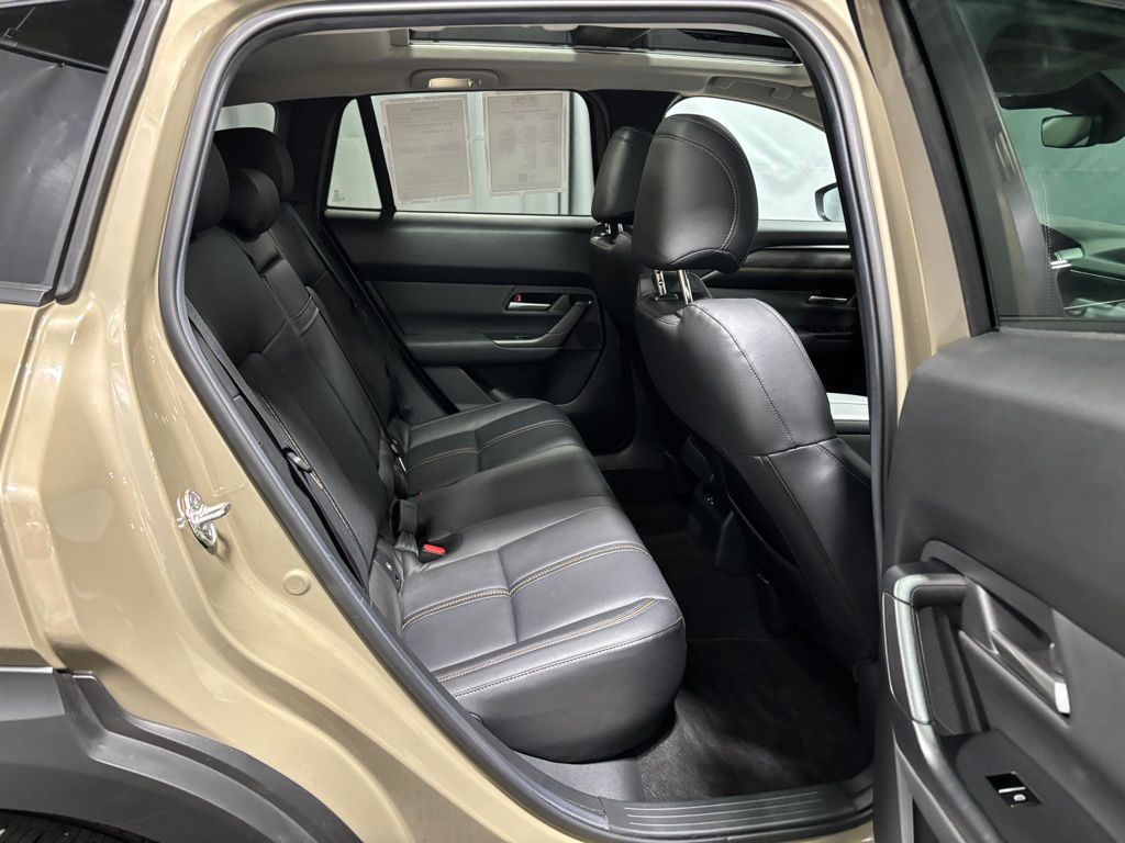 Vehicle image 15 of 32