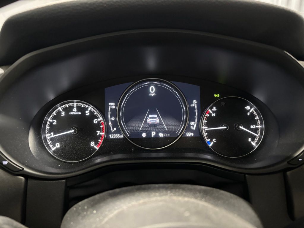 Vehicle image 21 of 32